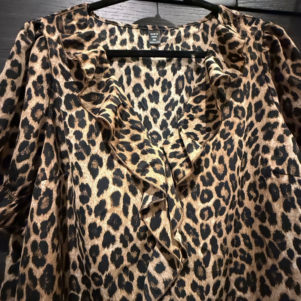 Leopard Print Ruffle Blouse - Picture 3 of 4